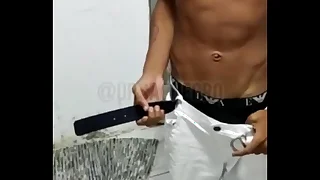 Ganhei presente dos meus novinhos mas o que eu queria mesmo era ver um comendo o cuzinho reach outro e eu consegui !!! completo small-minded red