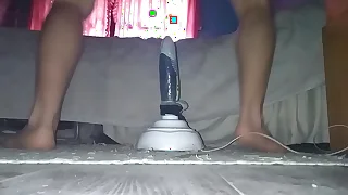 Me meto consolador giratorio (casero) hasta el fondo