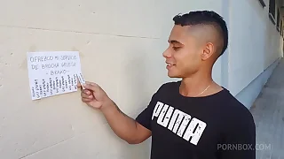 A chunky brush for a wet hole