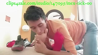 Pies de chico guatemalteco