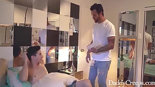 Unearthly step daddy sucks 's cock