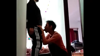 Le gusta como disfruto de su verga con suavidad.