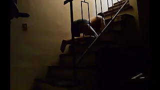 Lo esperé en la escalera