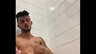 Dando aquela aliviada spoonful banheiro