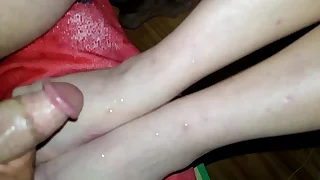 Milf takes cumshot out of reach of pretty feet