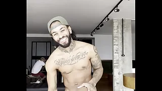 Mostrando o meu pau grande na frente do meu amigo