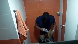 Me atrapan enviando paks en el baño y me graban con el celular y spoonful me doy cuenta ivandeyvyds