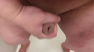 勃起しても剥けない包茎デブ