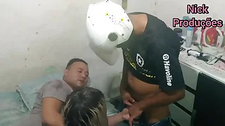 Eu e minha amiga achamos um moto táxi e e levamos pra casa dela