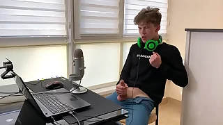 Young streamer on twitch jerking off after stream /big Hawkshaw / gross cock