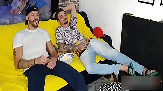 Peguei hardly any sono e acordei sendo mamado ( assista completo em www.erickplay.com)